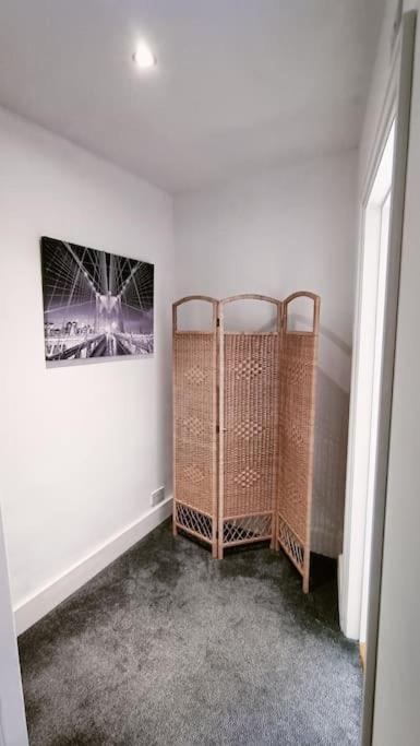 Cntrl Reading Modernized 3 Bedroom House Екстер'єр фото