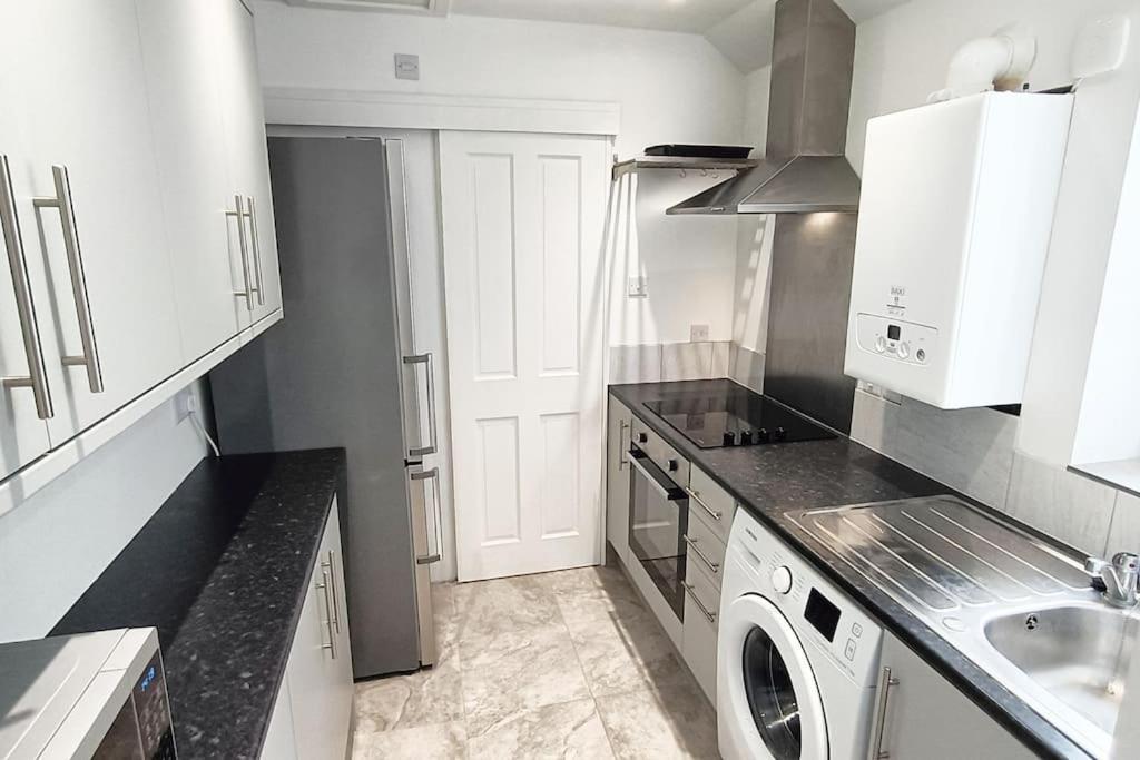 Cntrl Reading Modernized 3 Bedroom House Екстер'єр фото