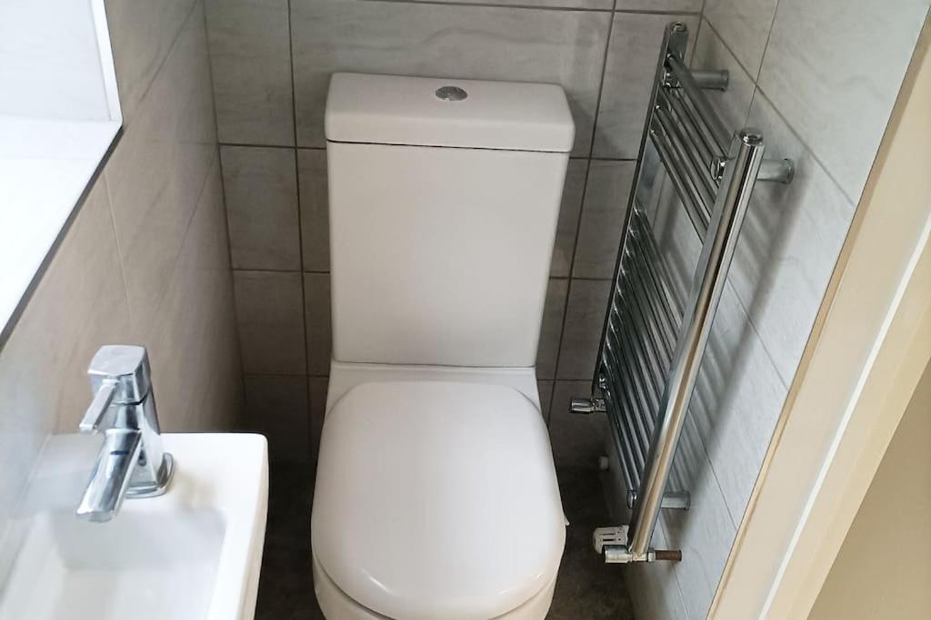 Cntrl Reading Modernized 3 Bedroom House Екстер'єр фото